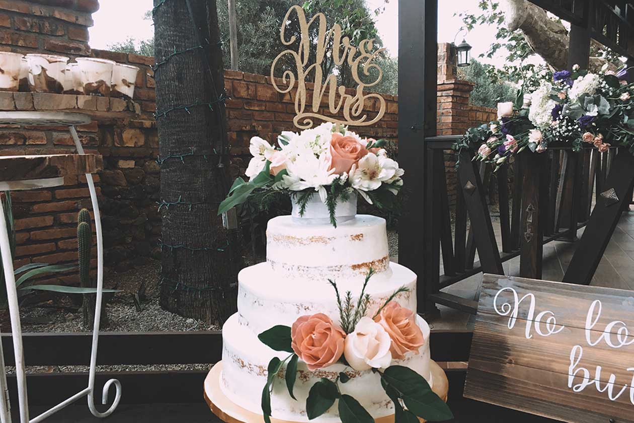 mr-mrs-wedding-cake-2022-11-16-12-48-27-utc2.jpg